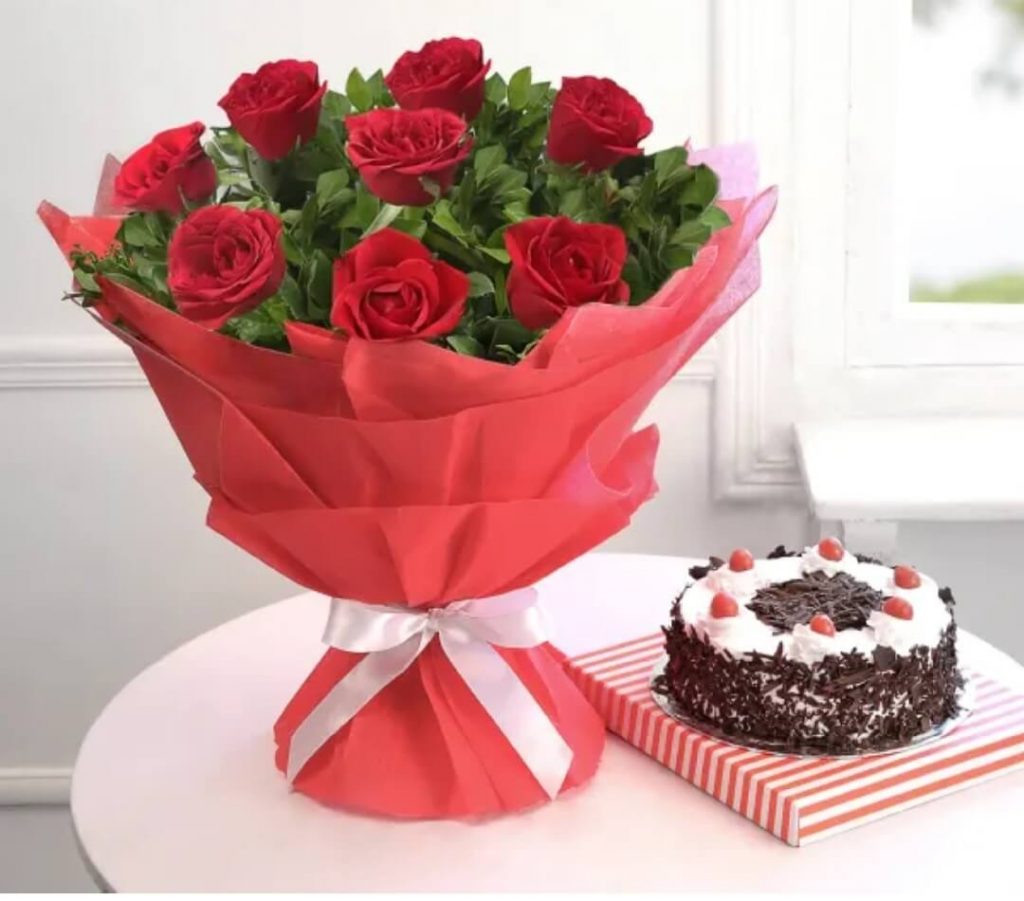 8 Red Rose Bunch with Cake