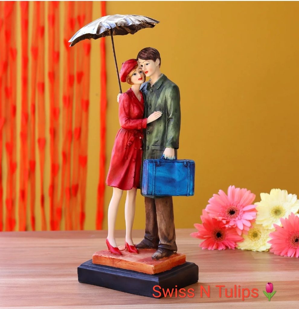 C0UPLE UNDER UMBRELLA WITH FLOWER BUNCH
