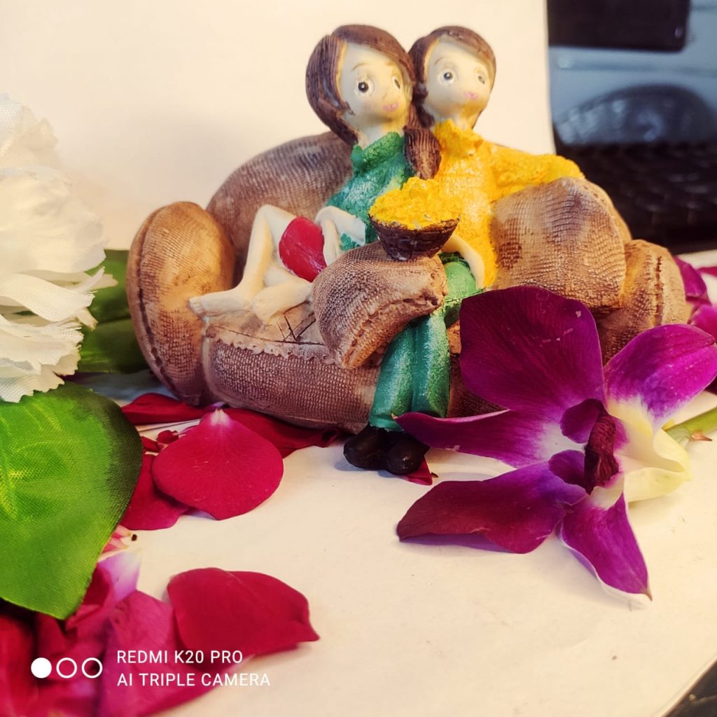 SOFA COUPLE WITH ORCHID