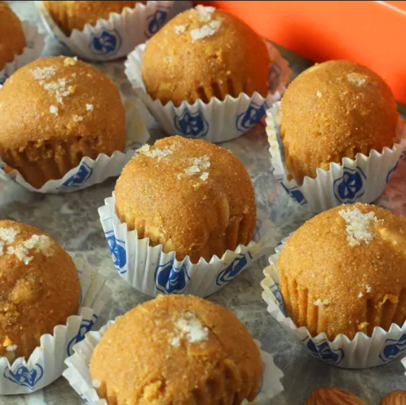 Desi Ghee Besan Laddoo (400 gm) Desi Ghee Besan Laddoo (400 gm)